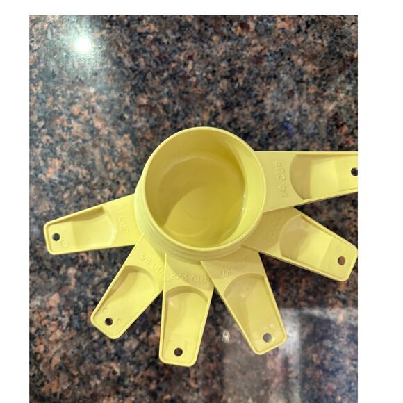 Tupperware Vintage Yellow Nesting Measuring Cups Set of 6 - Picture 4 of 7